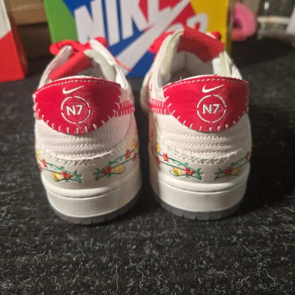 New Nike SB Dunk Low Decon N7 Opti Yellow/University Red Size 12M - Picture 4 of 8